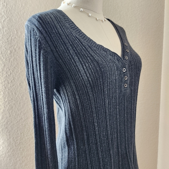Sonoma knit sweater. Size Medium. Long-sleeved v-neck. - Picture 7 of 12